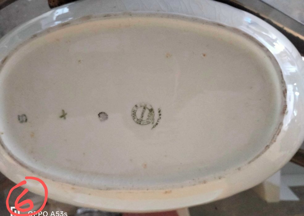 antiga terrina com tampa em porcelana