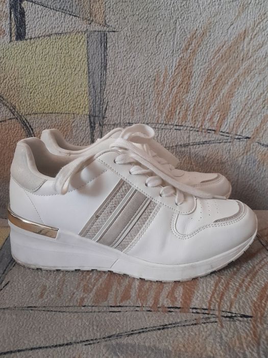 Жіночі кросівки Graceland