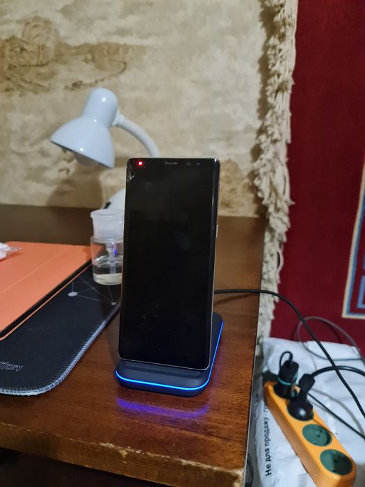 Беспроводная зарядка 3 в 1. Смартфон,наушники, часы.