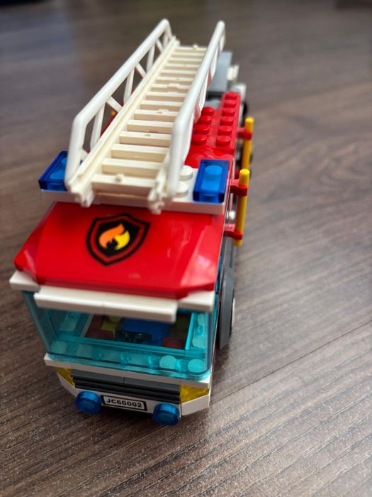 LEGO® City
Caminhão de Combate ao Fogo
5-12 | #60002 | 209 peças