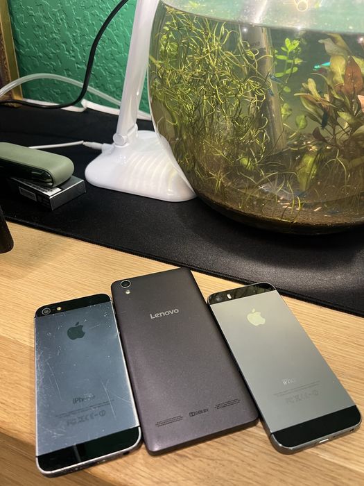 Продам комплект: 2 iPhone 5/5S + 1 Lenovo