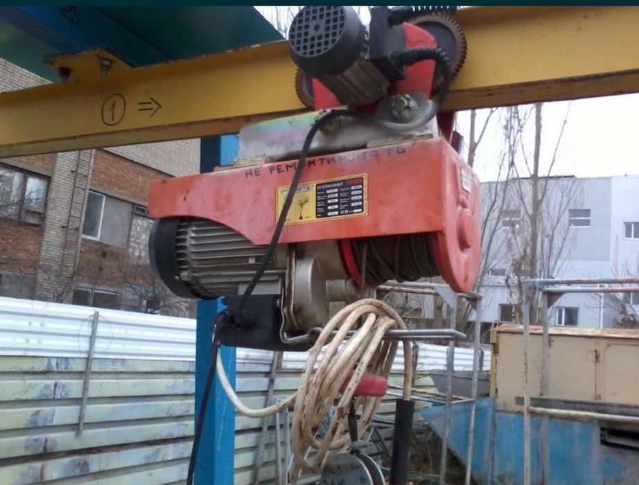 Оренда Кран "у вікно" г/п до 300 кг, кран «Піонер»