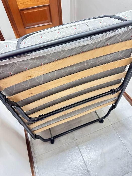 Divã de fechar e abrir com colchão