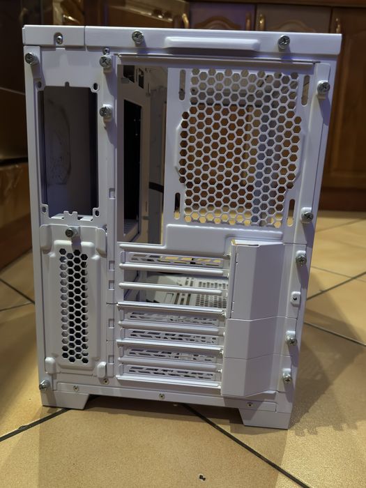 Lian Li O11 Dynamic Mini Snow Edition