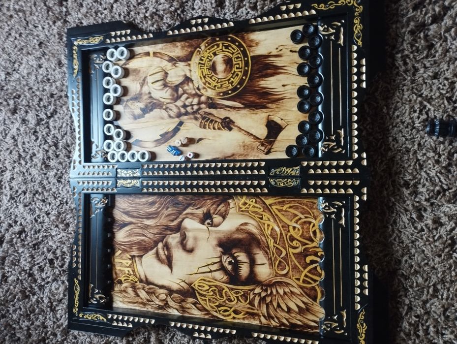 Шахи - нарди різьблені, ручної роботи.