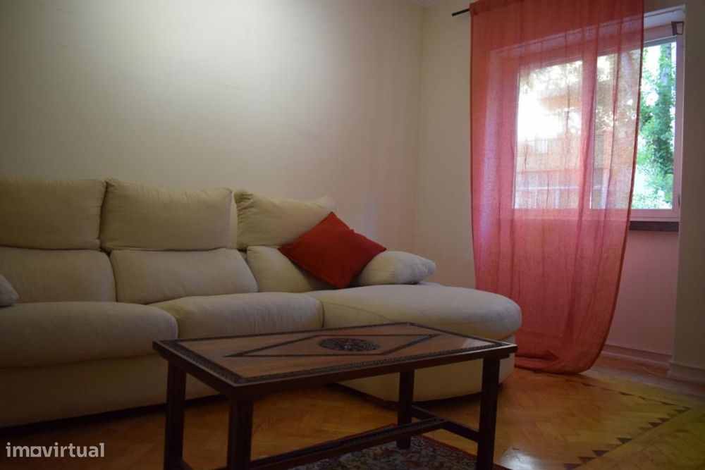 Apartamento com 3 quartos - localizado em Amadora Lisbon