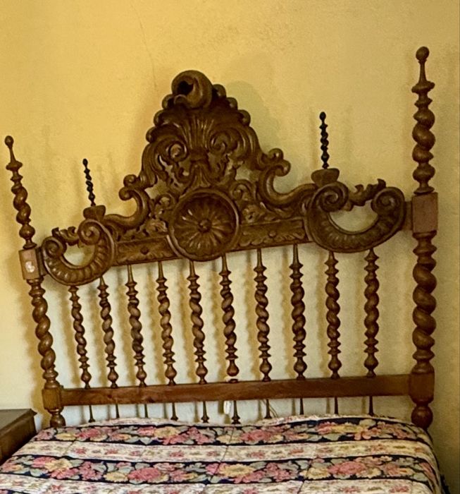 Mobília Quarto Completa Madeira Maciça – Ideal Turismo Rural / Gerês