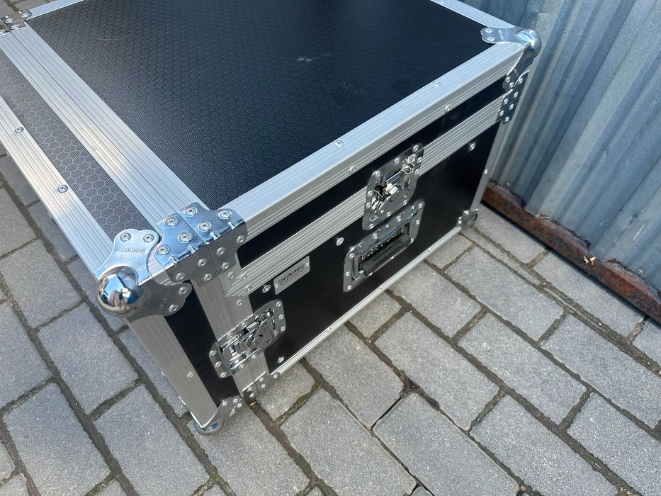 Case, rack z mechanizmem kątowym 6U
