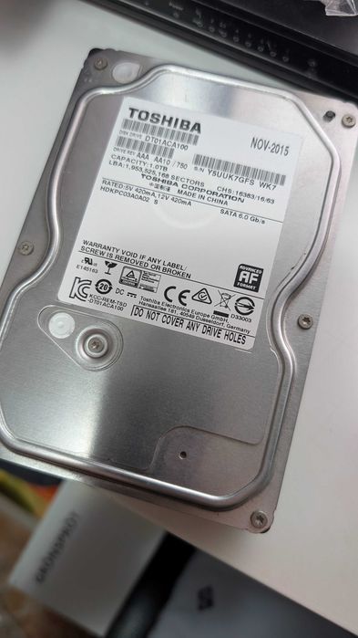 3x HDD Toshiba DT01ACA100 1TB — 30 €/cada