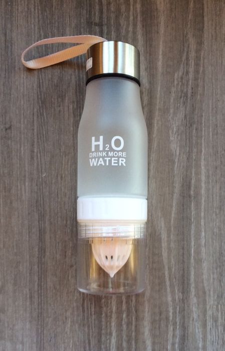 Garrafa água para refrescar nos dias quentes