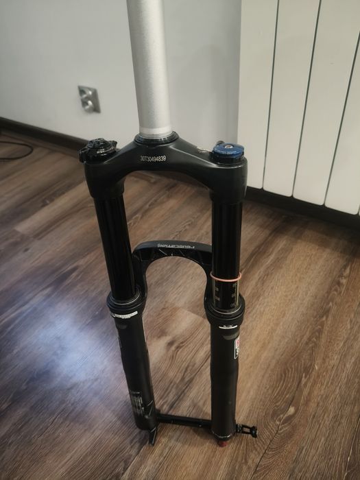 Rock shox revelation