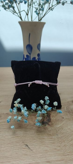 Bransoletka ze sznurka.