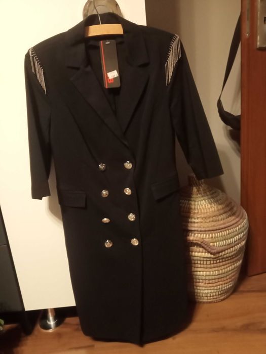 Sukienka o kroju marynarki 36