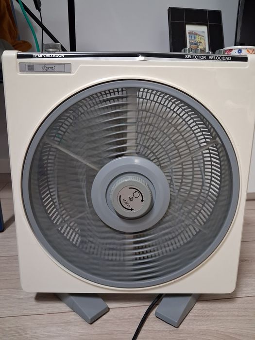 Ventoinha com várias velocidades e temporizador.