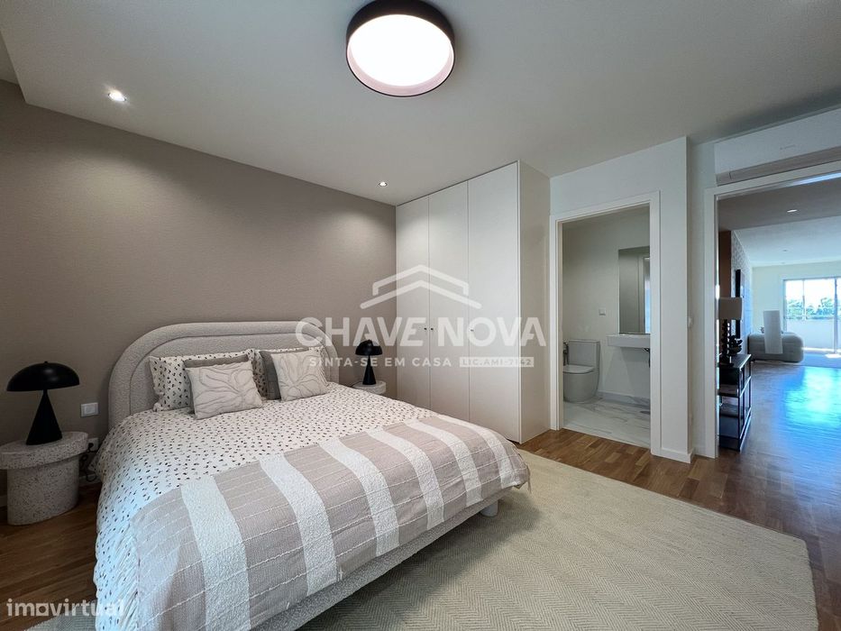 Apartamento T2 Novo com Varanda e Garagem