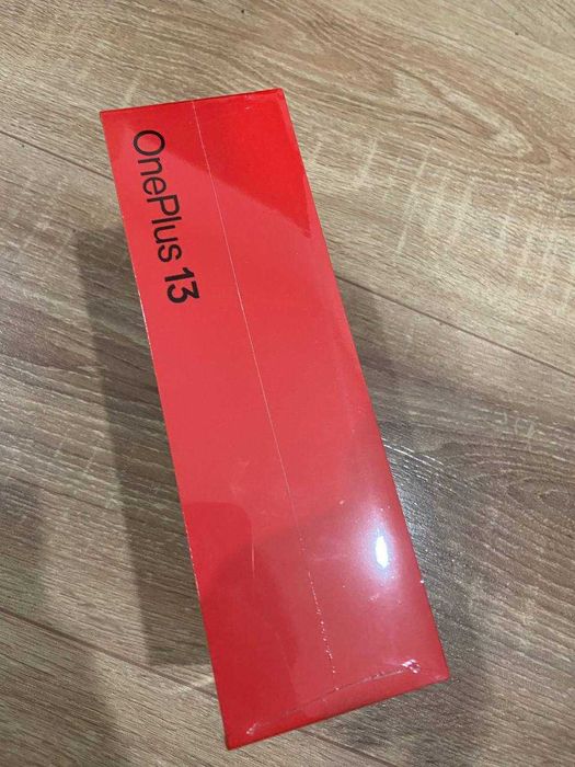 ТелефонOnePlus 13 12/256GB
