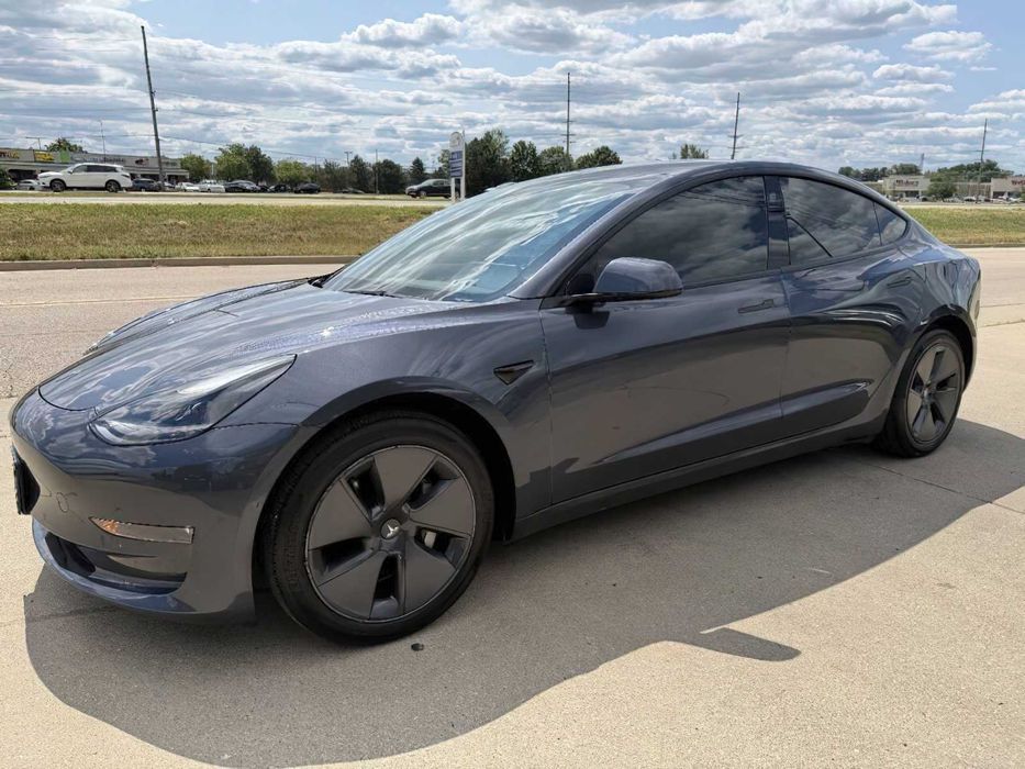 Tesla Model 3 Long Range      2022
