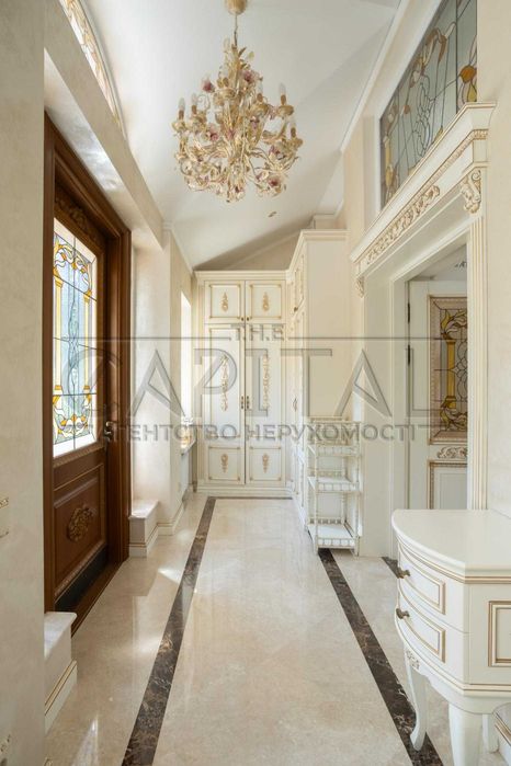 Продаж VIP будинку серед сосен у Стоянці/Басейн/Автономний/Закритий КГ