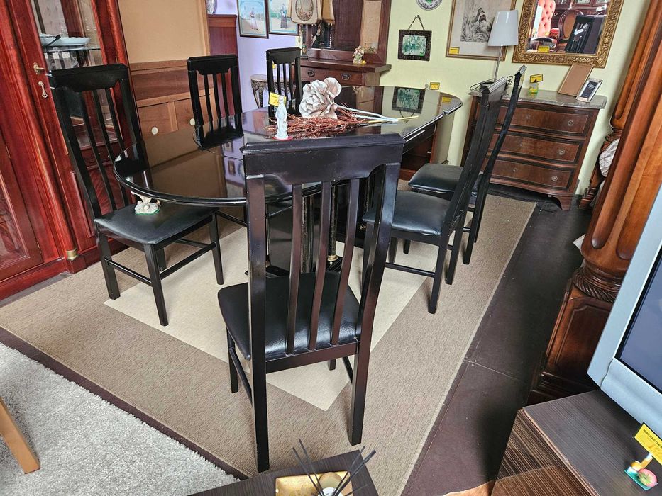 Cadeiras de sala de cor preta - Bom estado geral -