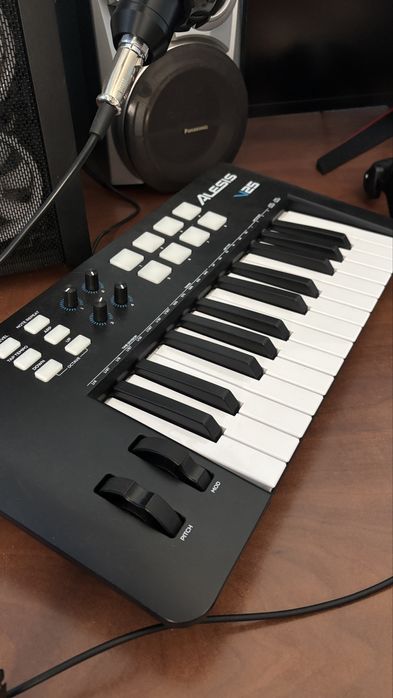 Міді клавіатура Alesis v25 MKII