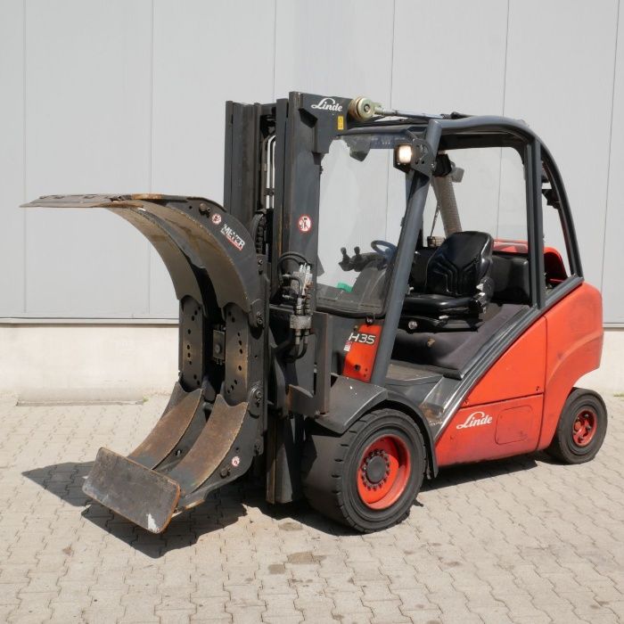 Навантажувач Linde H35T з захватом для рулонів