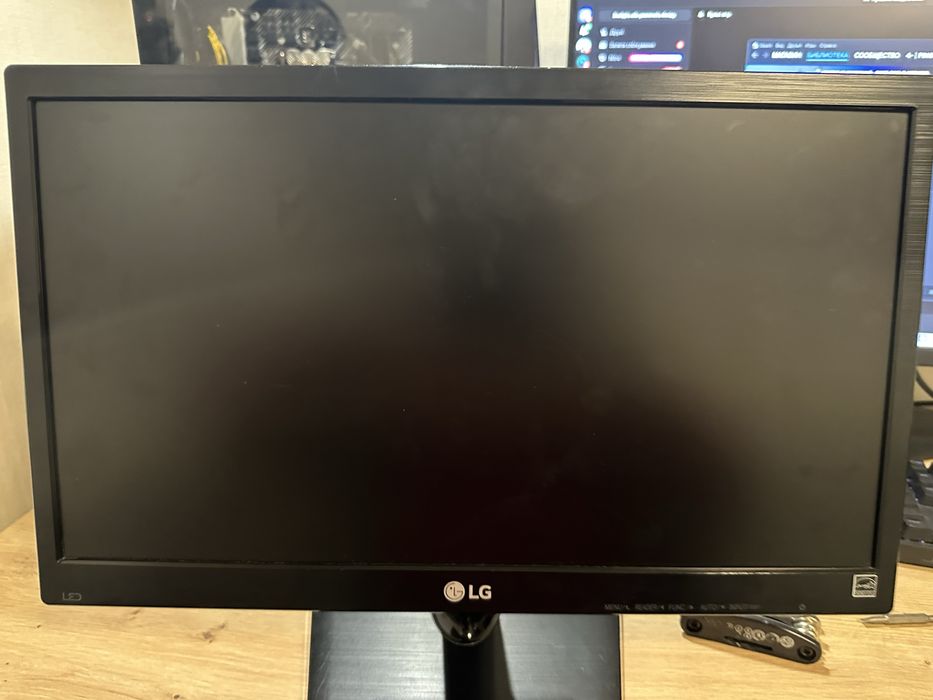 Монитор Lg 19" 60гц з переходником