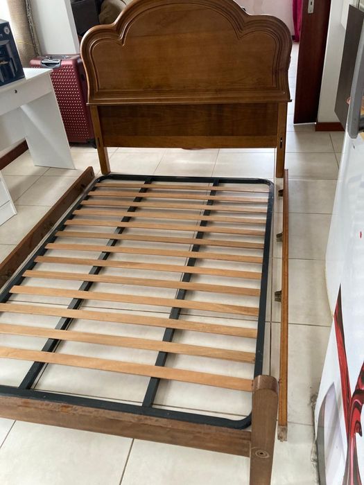 Cama casal com colcao