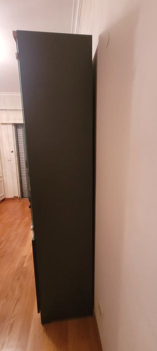 Estante com portas de vidro - oportunidade