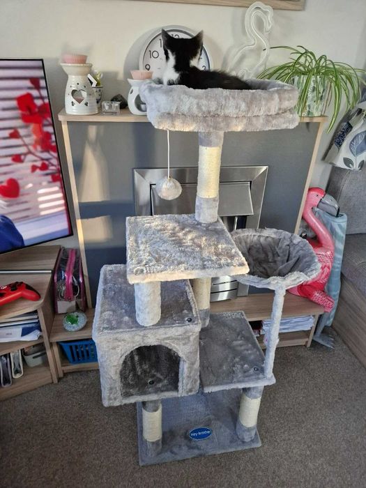 Wysoki szary drapak dla kota domek słupek do drapania 111 cm
