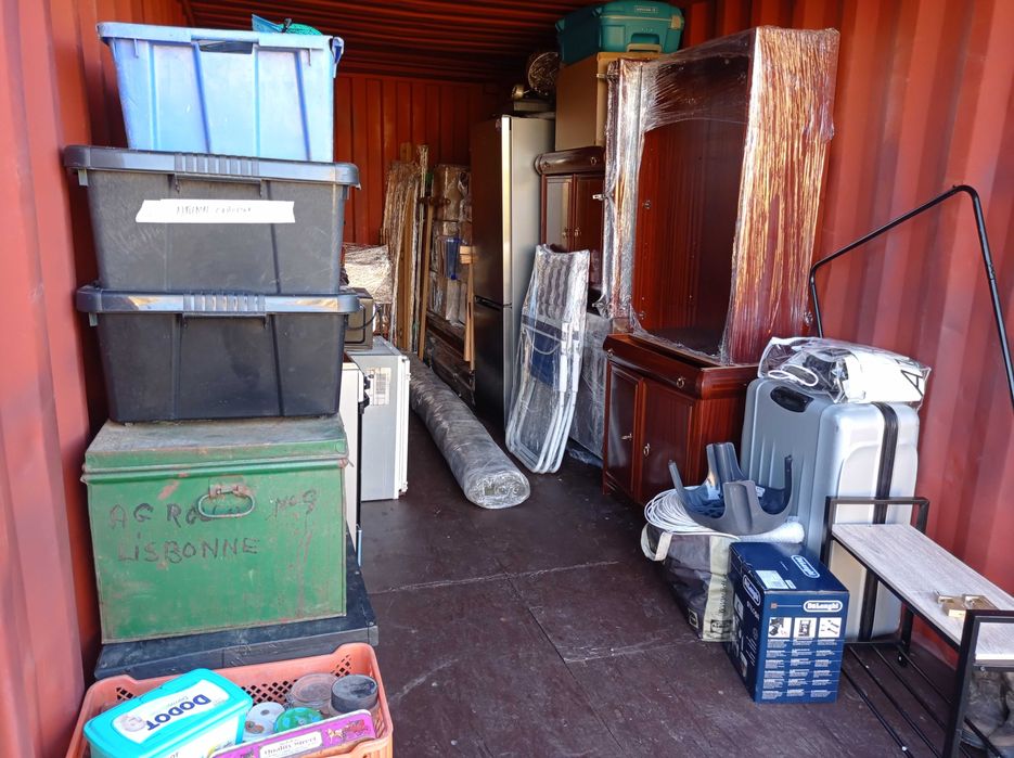 Box / Arrecadação / garagem/ contentor