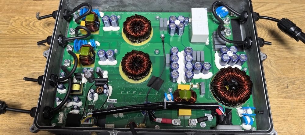 Контролер для сонячних панелей Zendure SuperCharged Hub1200