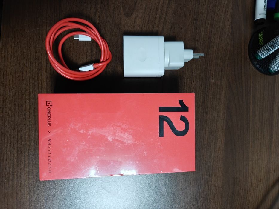 Смартфон OnePlus 12 16/1 тб + mi band 6