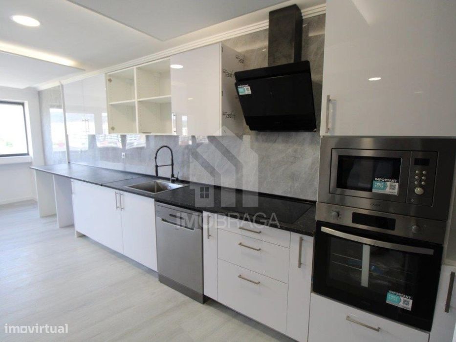 Apartamento T4 Remodelado com Vistas Panorâmicas para Venda em S. V... — São Vicente, Braga