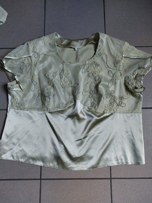 Komplet elegancki damski z ozdobnymi materiałem oliwkowym żakiet bluzk