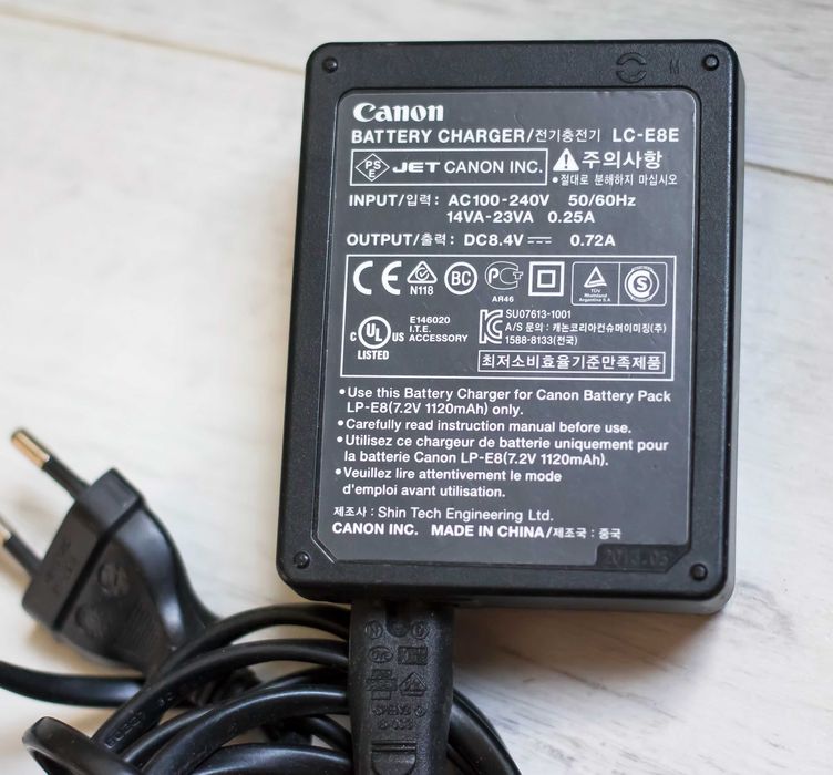 НОВИЙ Зарядний пристрій Canon LC-E8E - для CANON 550D 600D 650D 700D