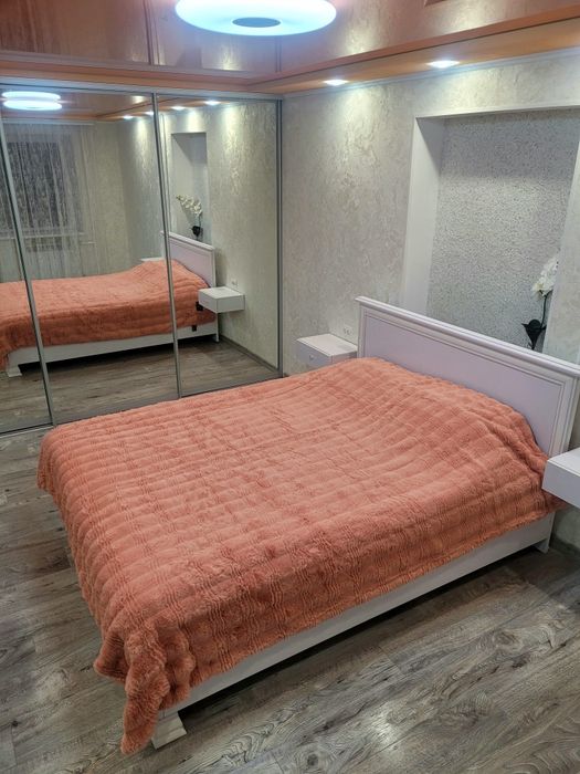 ЦЕНТР. Квартира- студия  посуточно.