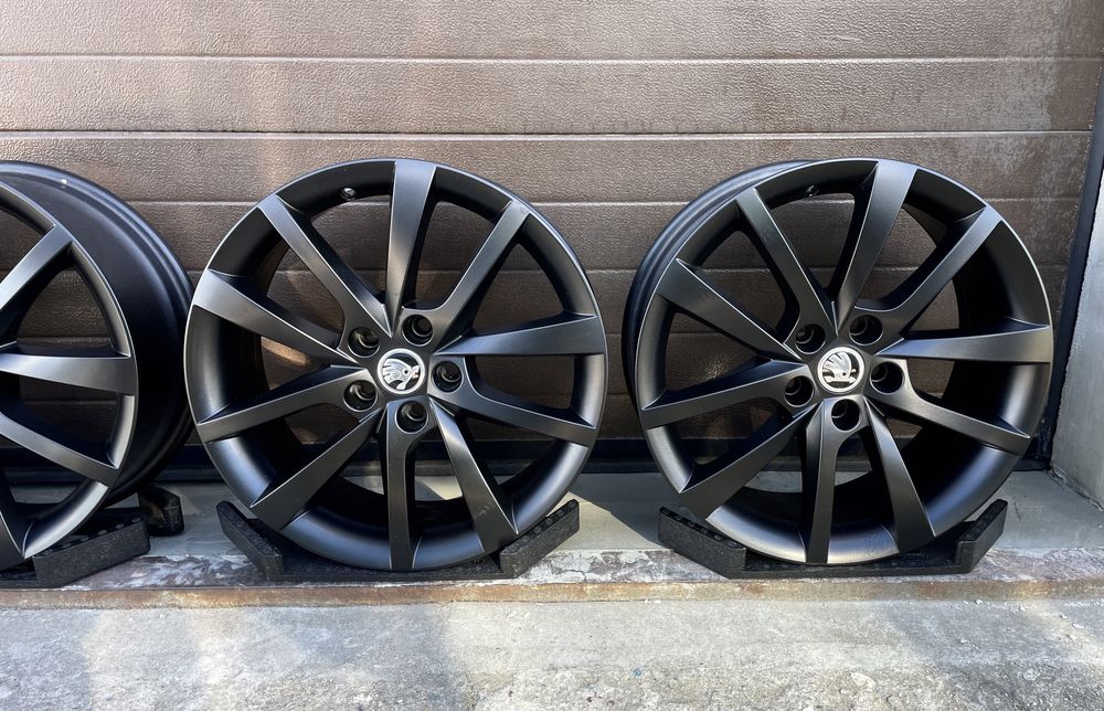 4x felgi aluminiowe 5x112 r18 et43 7J Alufelgi Czarne Oryginał Skoda