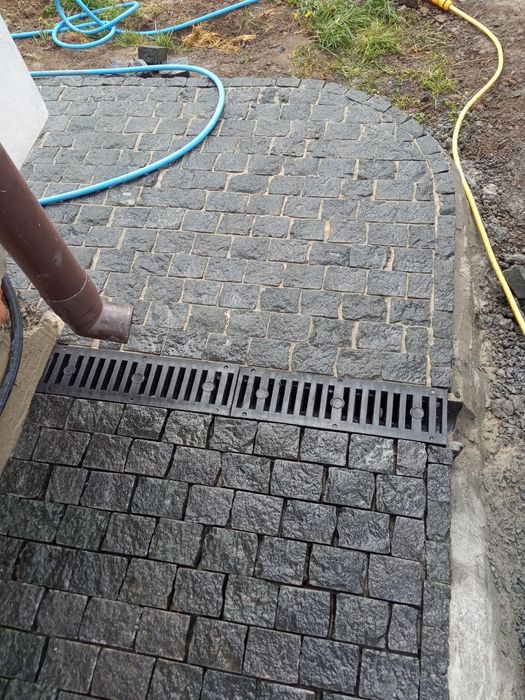 Гранітна бруківка 350гр з доставкою ( укладання)