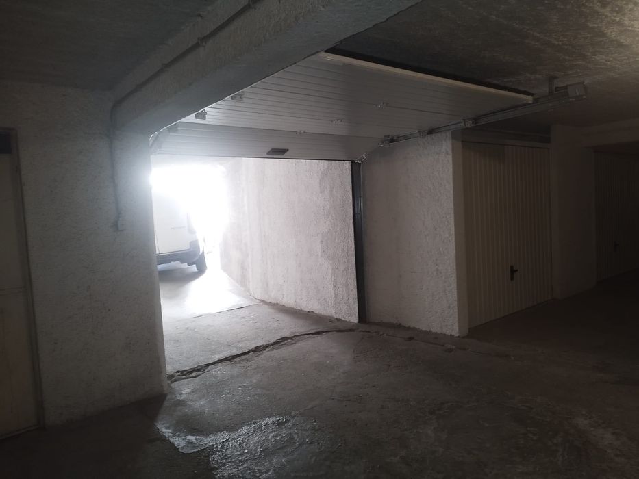 Arrendo garagem fechada