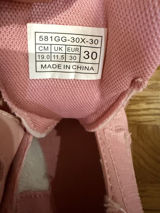 Продам кросівки для дівчинки Reserved