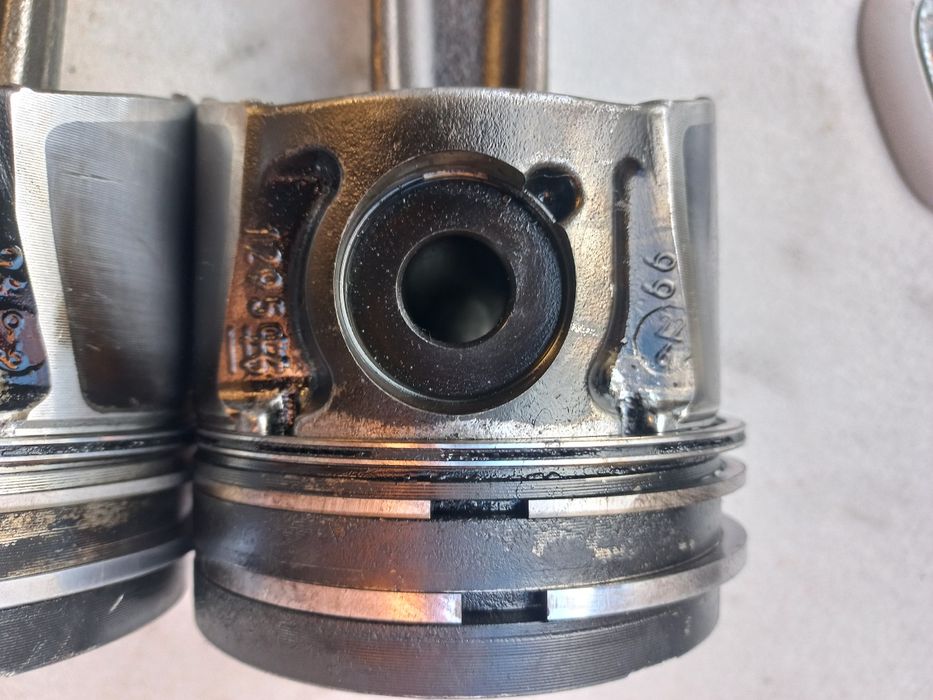 Tłok z korbowodem ford 2.0tdci  783