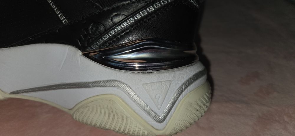 Vendo sapatilhas originais Guess