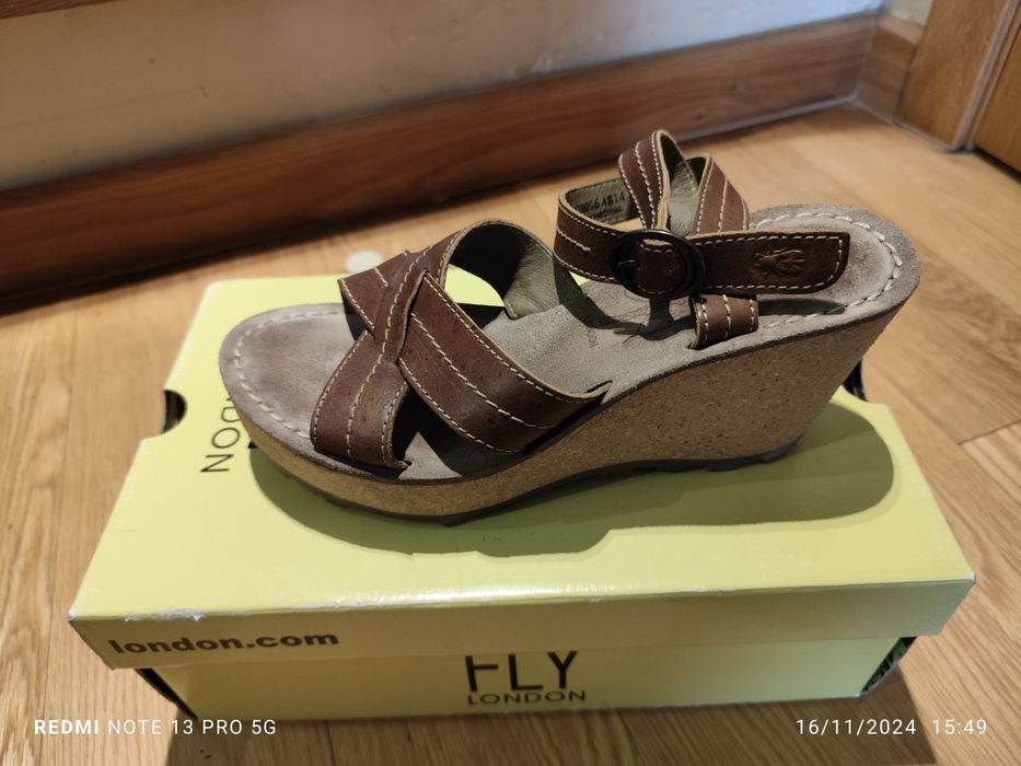 Sandálias Fly London