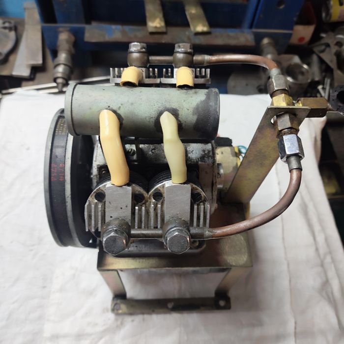 Компресор чотирьох ціліндровий.