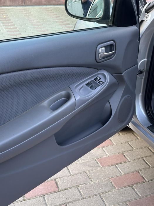 Продам машину Nissan Almera 2002 року