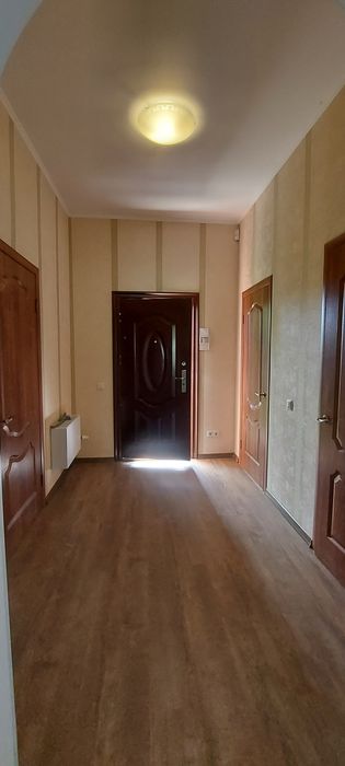 Продается новый дом с террасой \ возле . воды \.