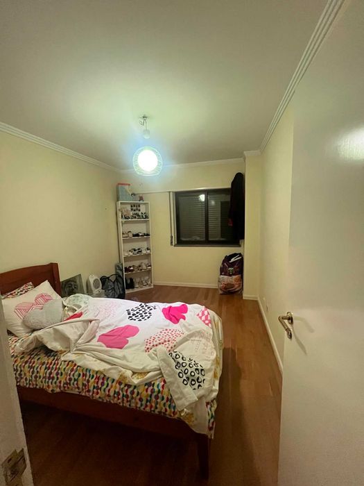 Cama de solteiro com colchão e desmontada / LEVANTAR EM ODIVELAS.