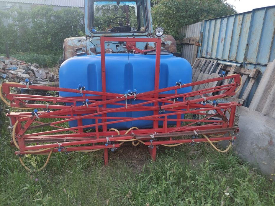 Опрыскиватель  800 литров