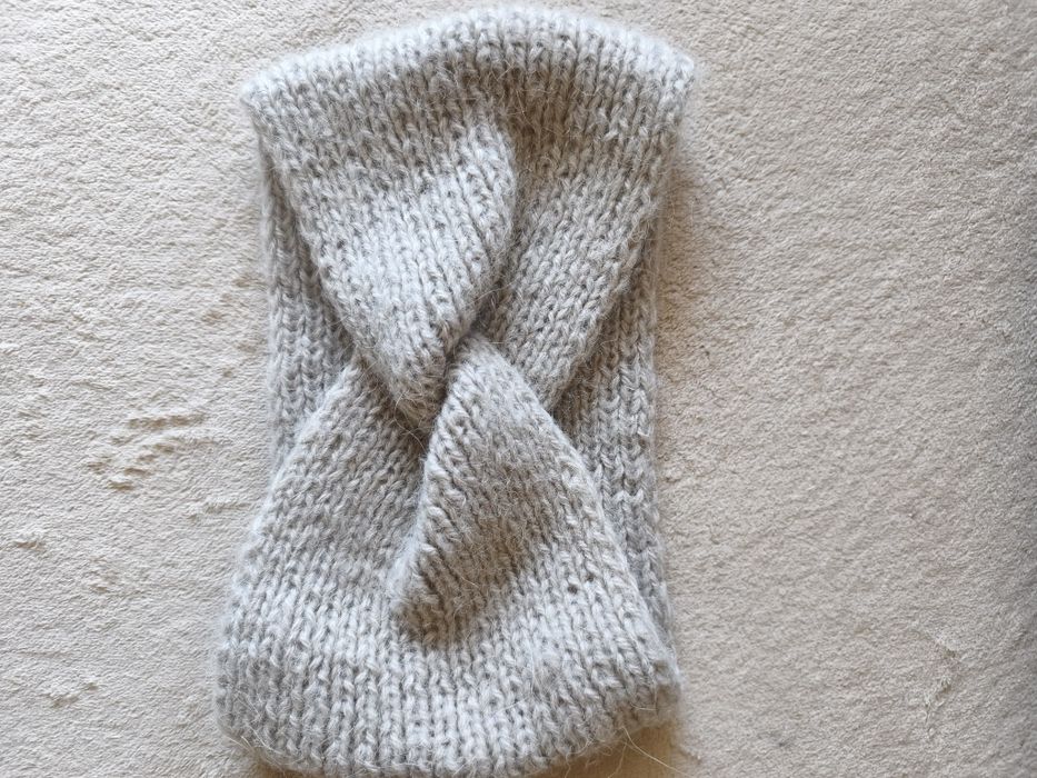 Beżowa opaska na głowę