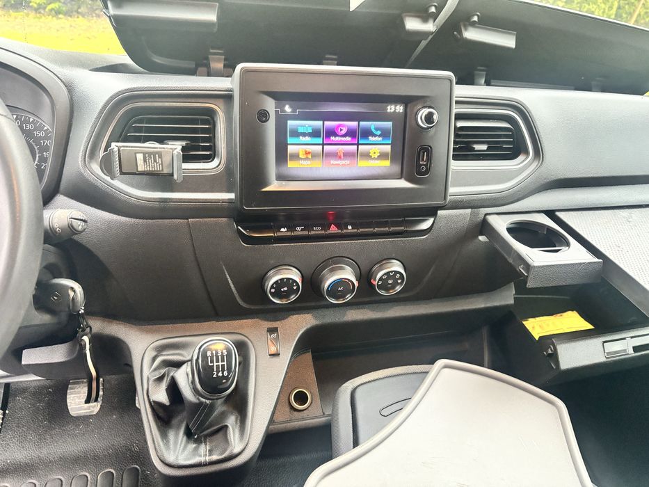 Renault Master 7 osobowe (wywrotka )